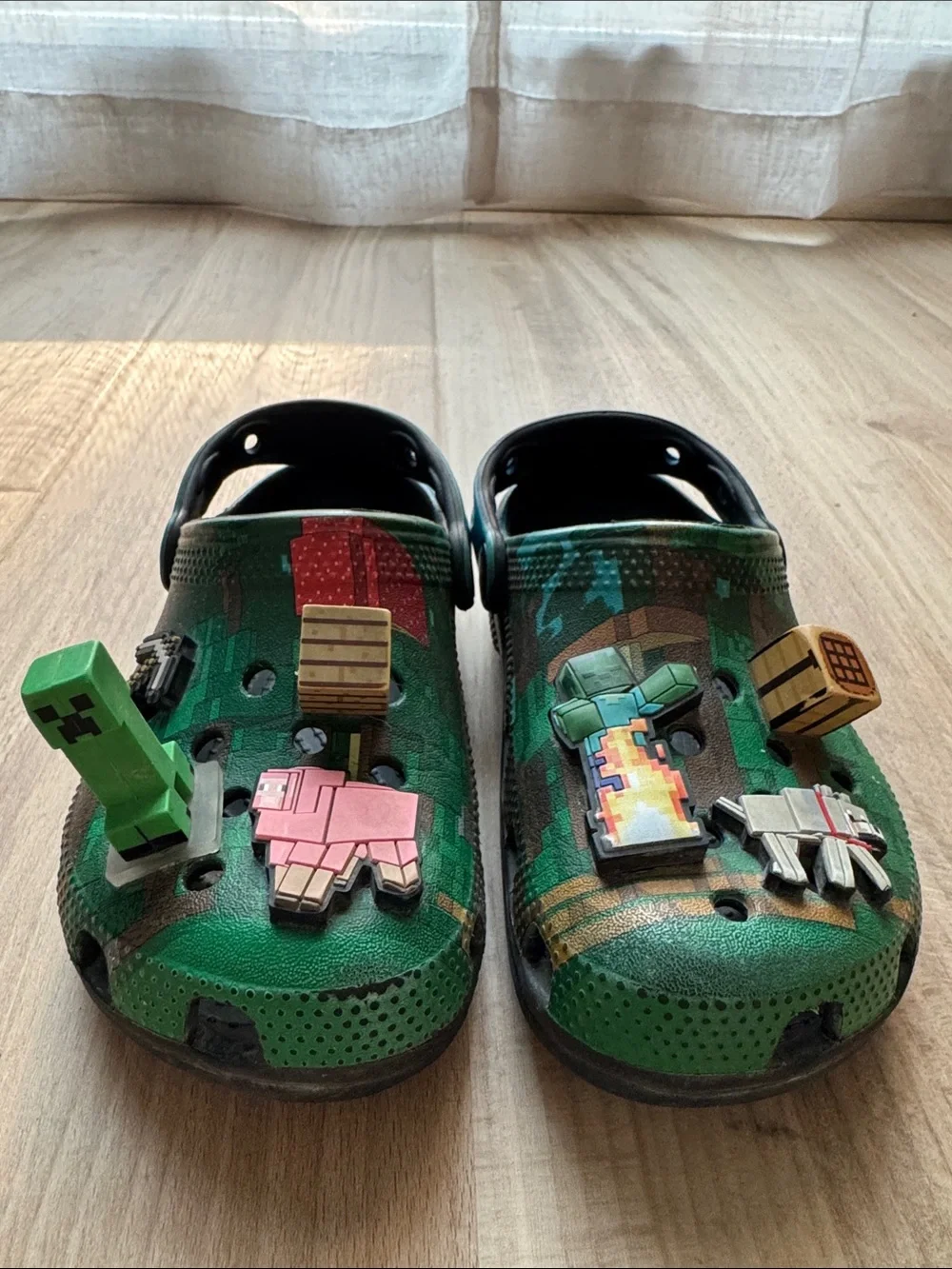 CROCS Kids Green Minecraft Clog Sandals with Character Jibbitz